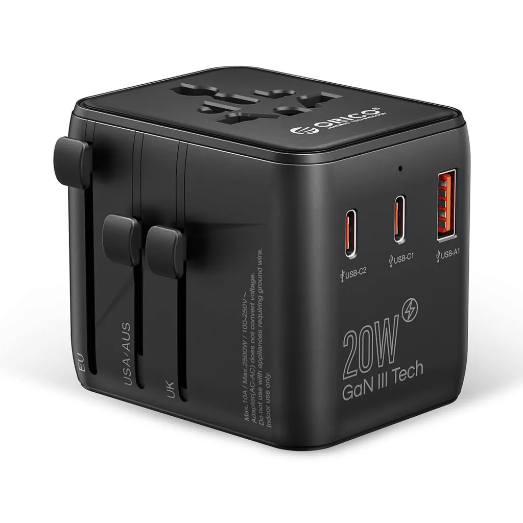 ORICO UA-1U2C-PRO preto em fundo branco, com os seletores de plugue na lateral e as três portas USB